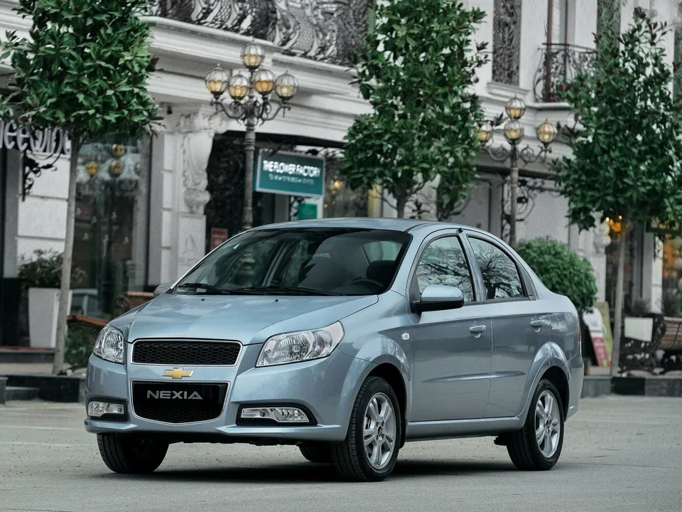 Chevrolet Nexia, Generation 1, Sedan