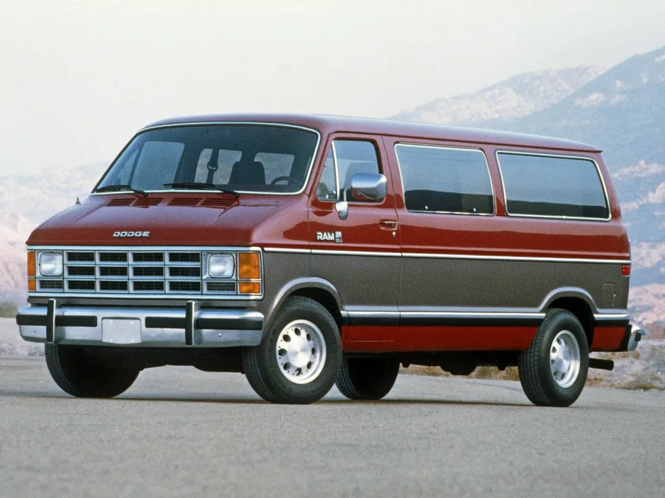 Dodge RAM Van, Generation 2, Bus
