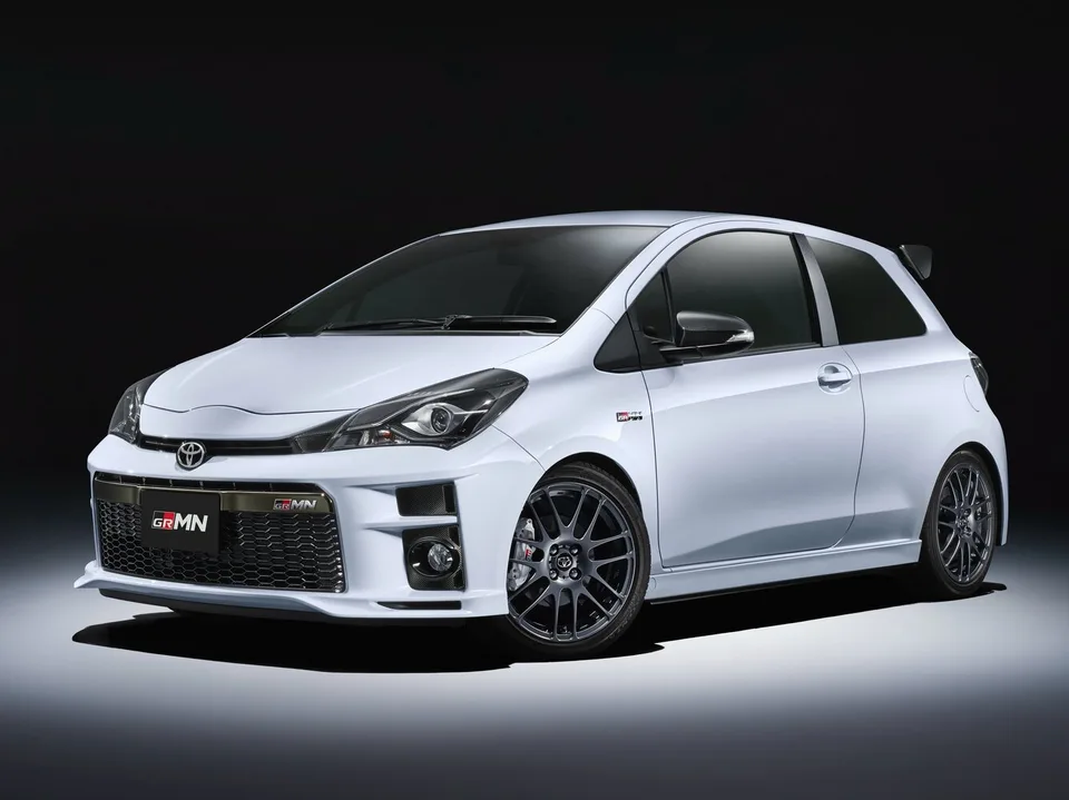 Toyota Vitz, III (XP130) Рестайлинг, Хэтчбек, 3 двери