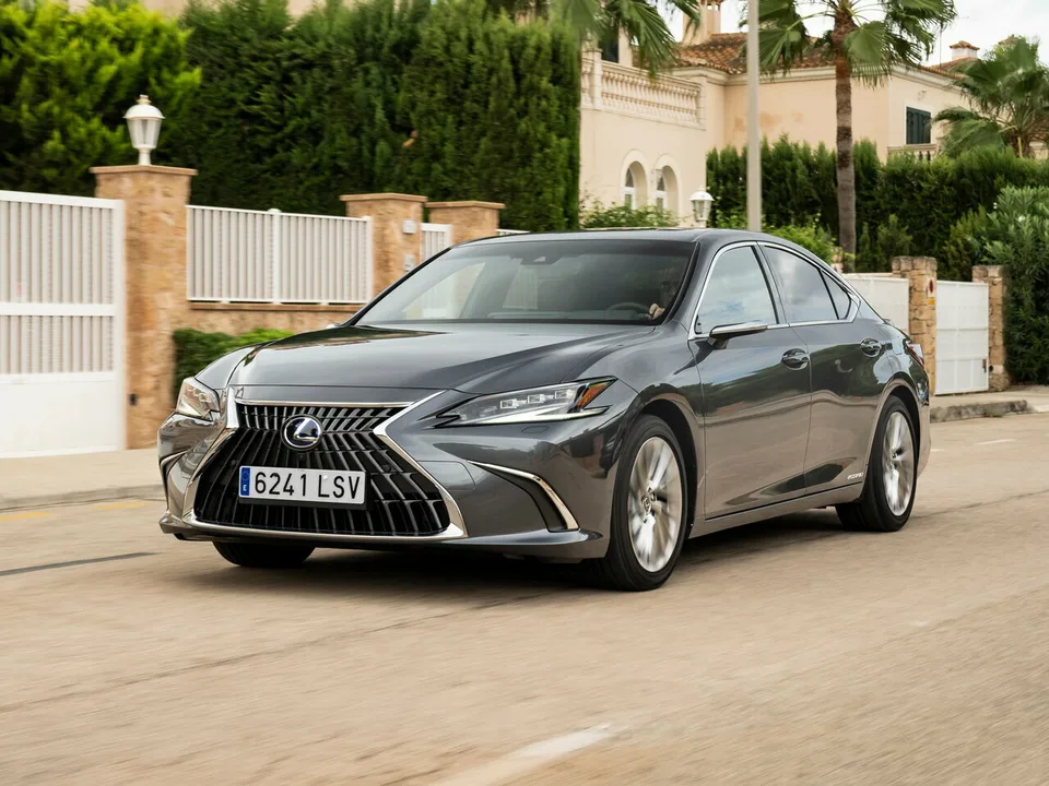 Lexus ES, VII Рестайлинг, Sedan