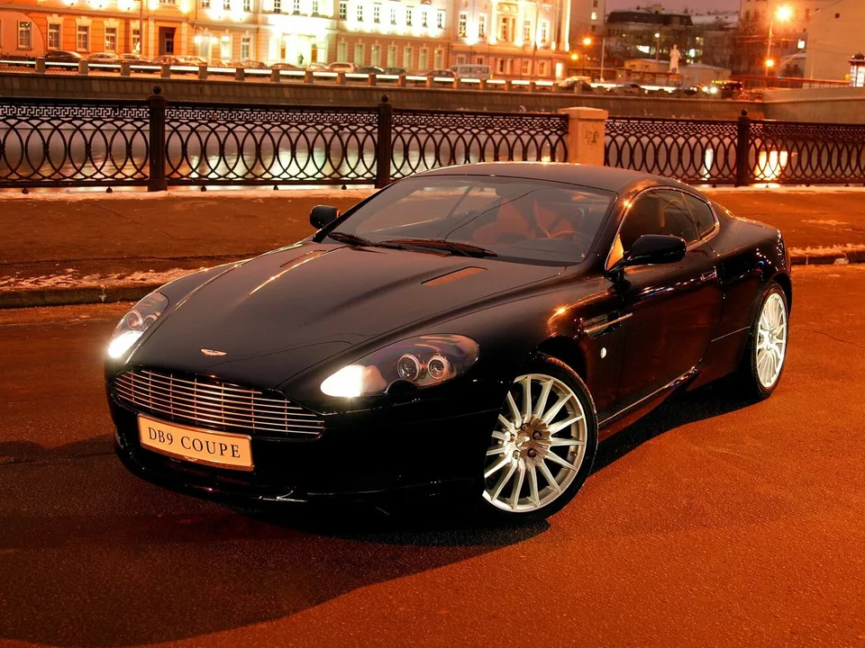 Aston Martin DB9, Generation 1, Coupe