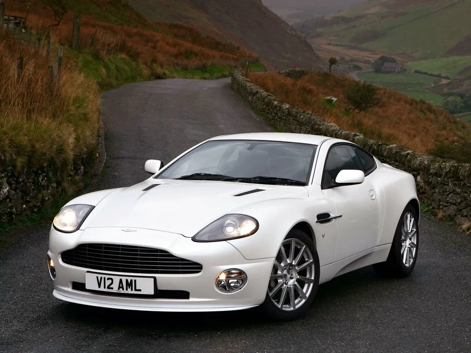 Aston Martin Vanquish, I, Купе