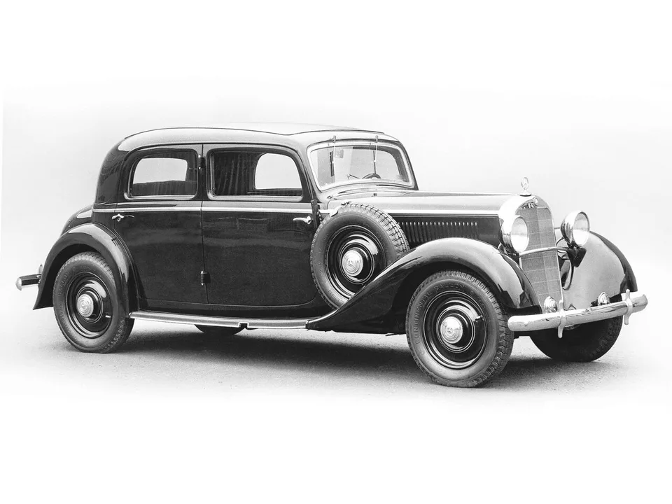 Mercedes-Benz W138, , Седан