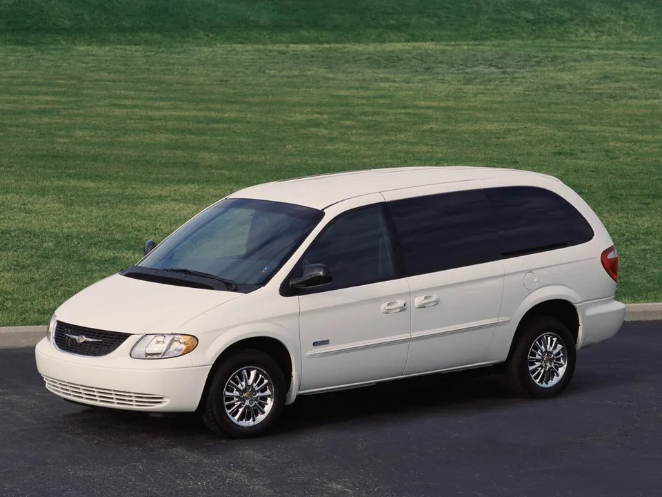 Chrysler Town & Country, IV, Минивэн