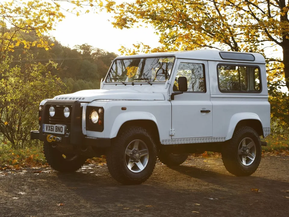 Land Rover Defender, 1 поколение, 90, рестайлинг, Внедорожник, 3 двери