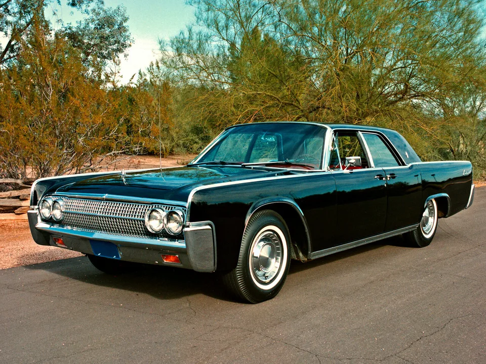 Lincoln Continental, Generation 4, Sedan