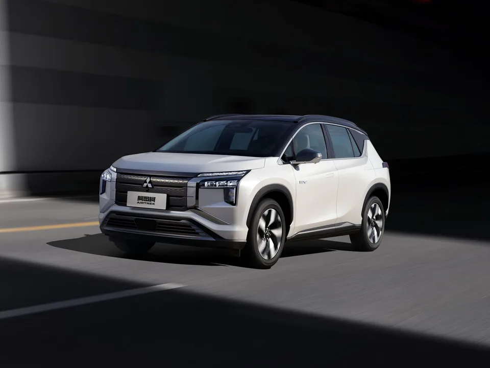 Mitsubishi Airtrek, Generation 2, Crossover / SUV