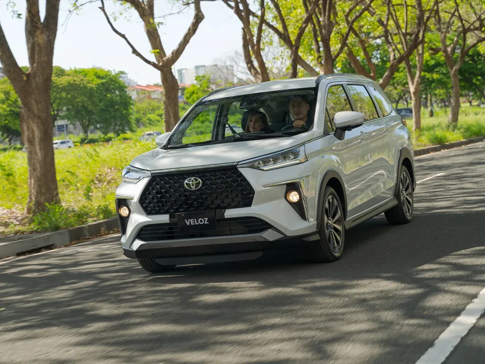 Toyota Veloz, , Минивэн