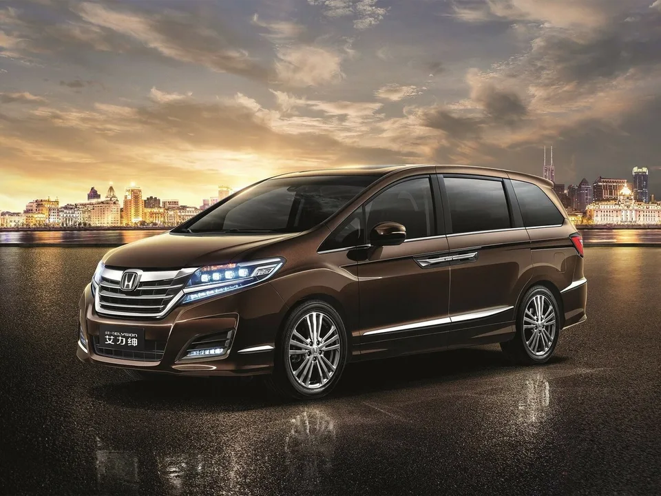 Honda Elysion, 2 поколение, RC, Минивэн