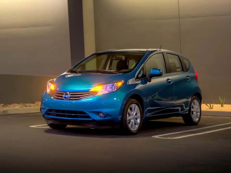 Nissan Versa note, 1 поколение, Хэтчбек, 5 дверей