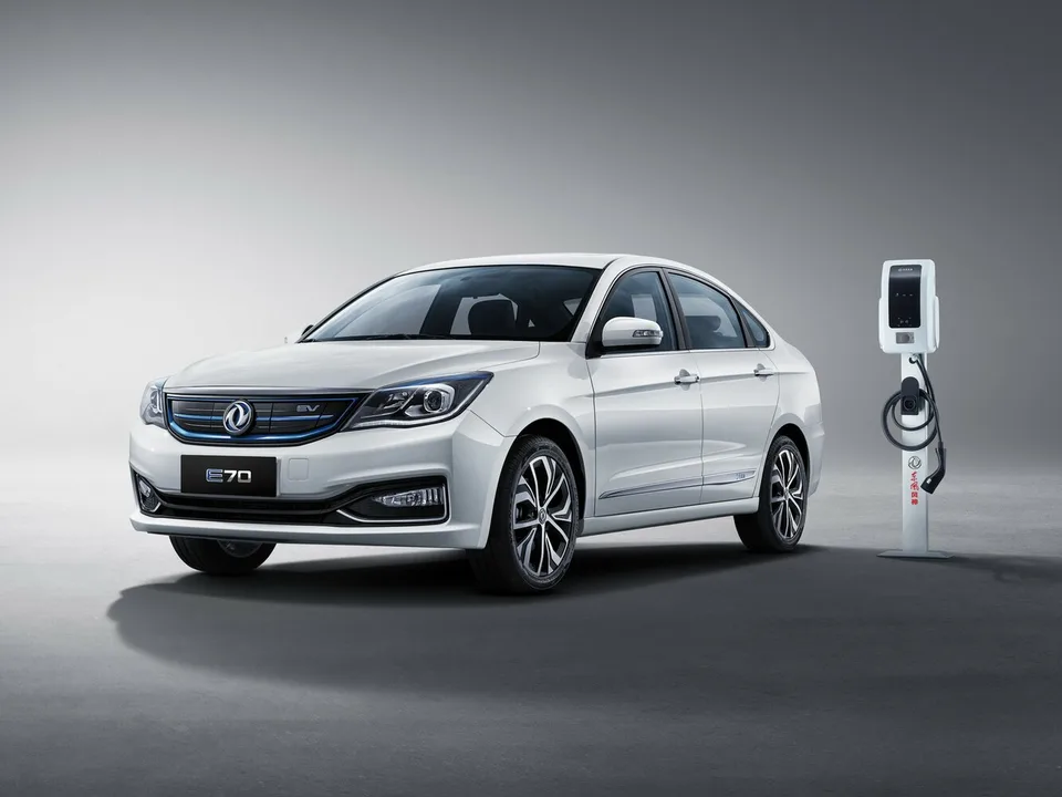 Dongfeng Aeolus E70, Generation 1, Sedan