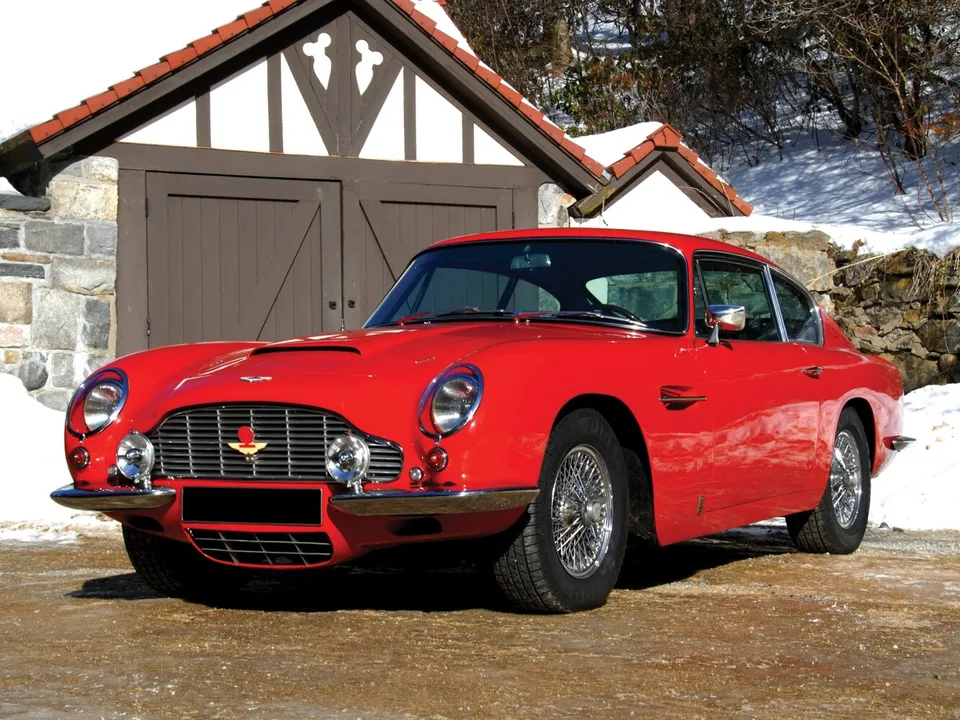 Aston Martin DB6, , Fastback