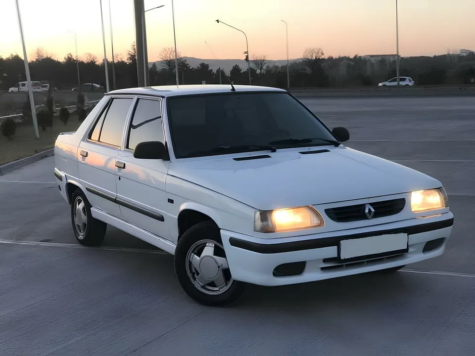 Renault 9, Broadway, Седан