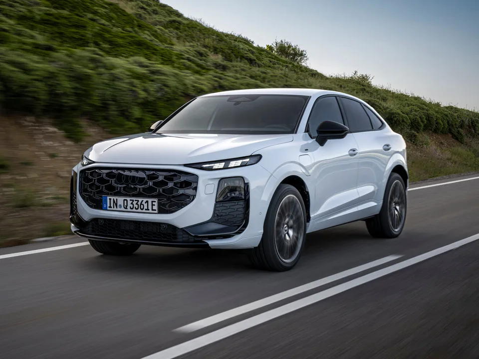 Audi Q3 Sportback, III (FJ), Кроссовер / внедорожник