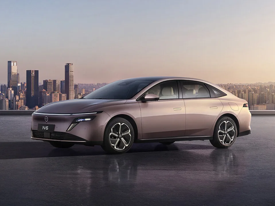 Nissan N6, , Седан