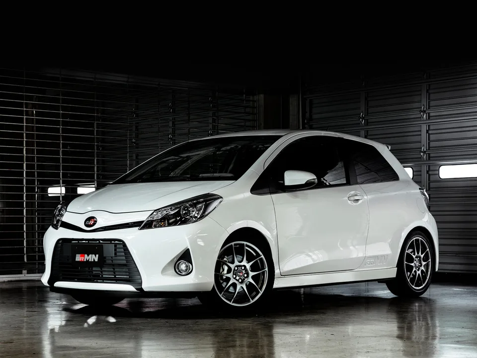 Toyota Vitz, 3 поколение, XP130, Хэтчбек, 3 двери
