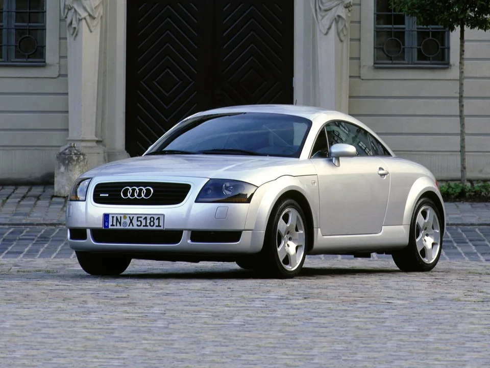 Audi TT, I (8N), Купе