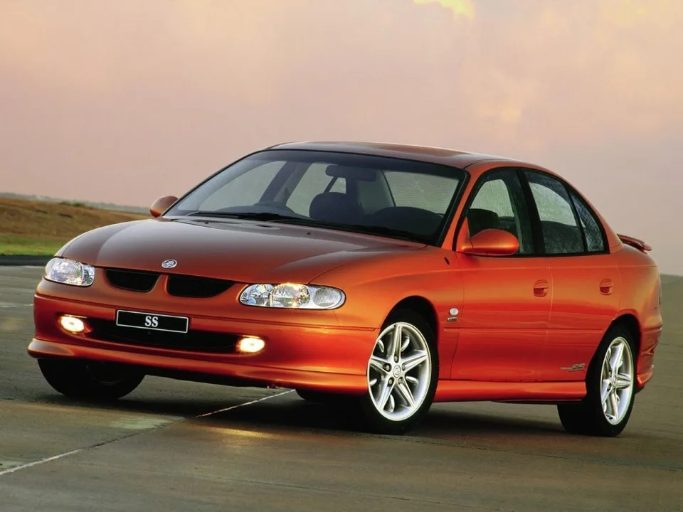Holden Commodore, III, Sedan