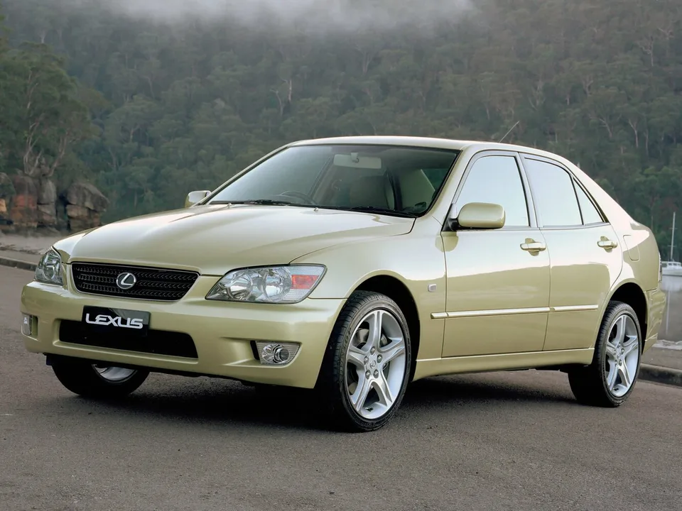 Lexus IS, I, Седан