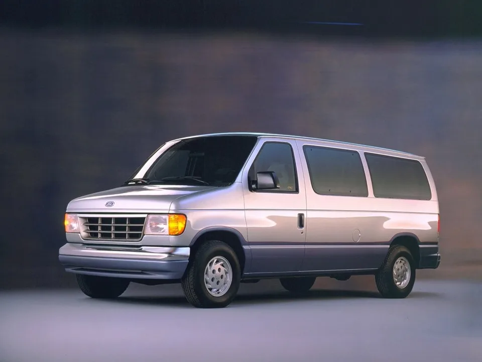 Ford Econoline, Generation 4, Bus