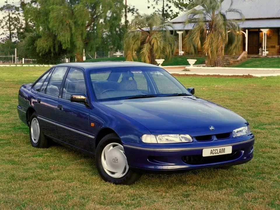 Holden Commodore, II, Sedan