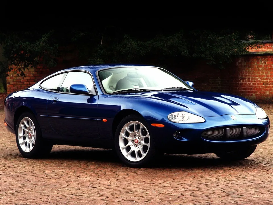Jaguar XK, Generation 1, X100, Coupe