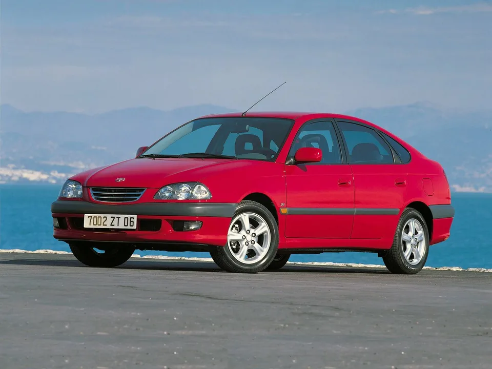 Toyota Avensis, 1 поколение, T220, Лифтбек