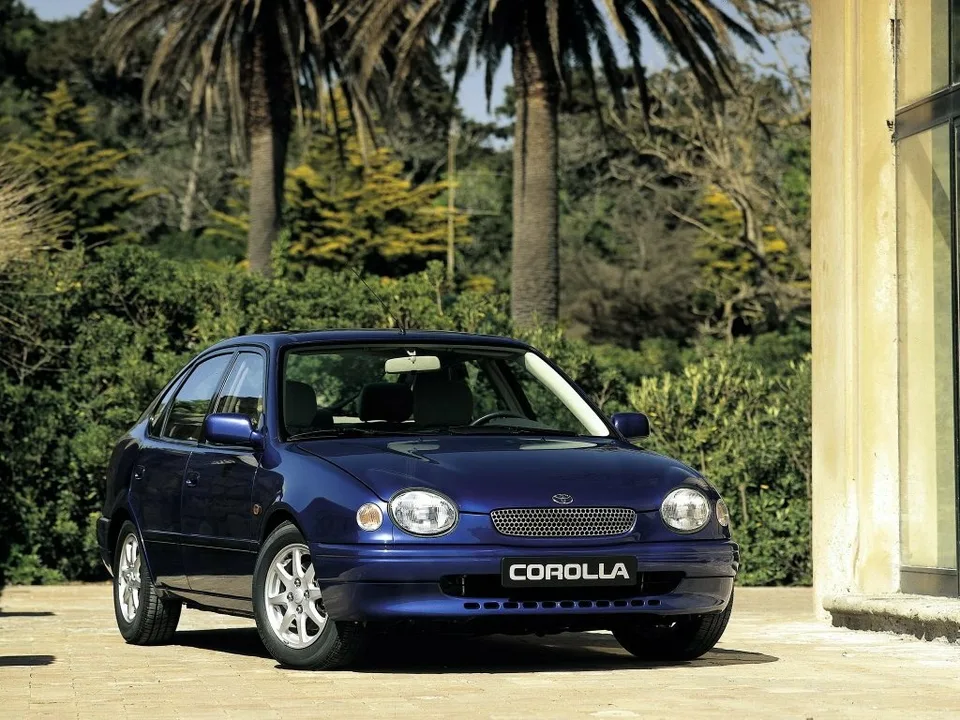 Toyota Corolla, VIII (E110), Лифтбек