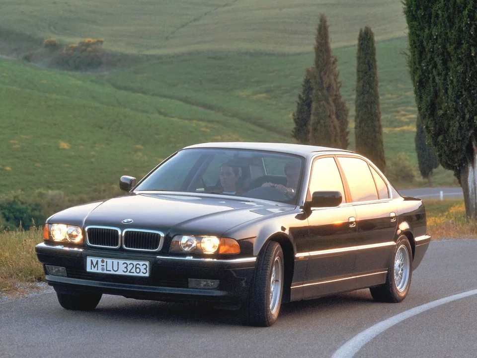 BMW 7 серии, III (E38), Седан