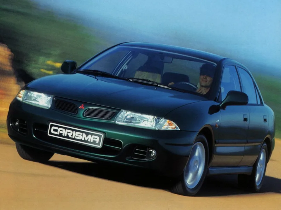 Mitsubishi Carisma, Generation 1, Sedan