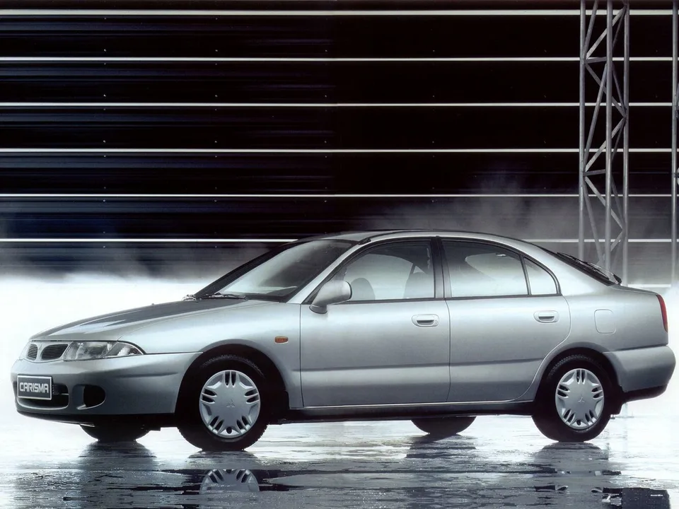 Mitsubishi Carisma, Generation 1, Liftback