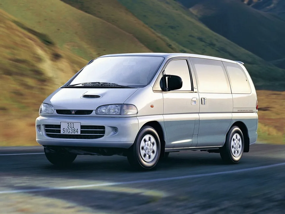 Mitsubishi Space Gear, Generation 1, Minivan