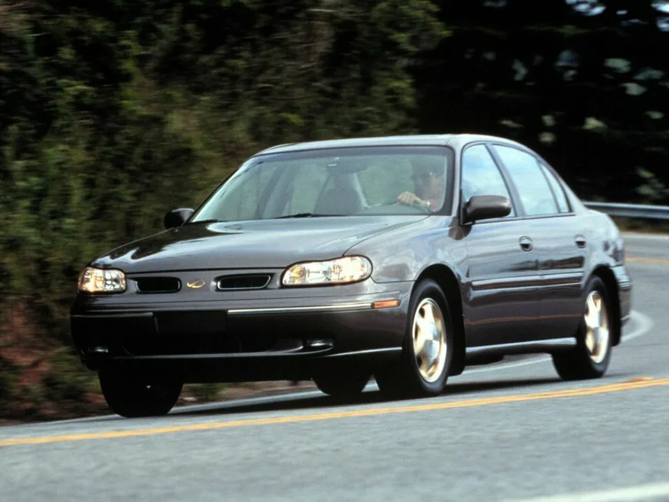 Oldsmobile Cutlass, VI, Sedan