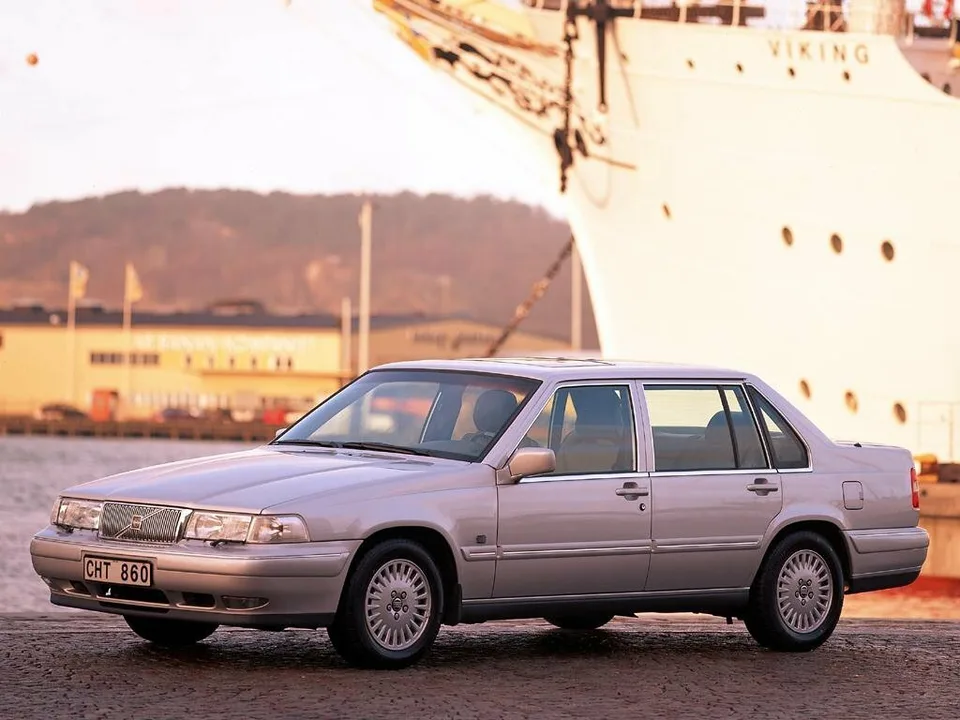 Volvo S90, 1 поколение, Седан