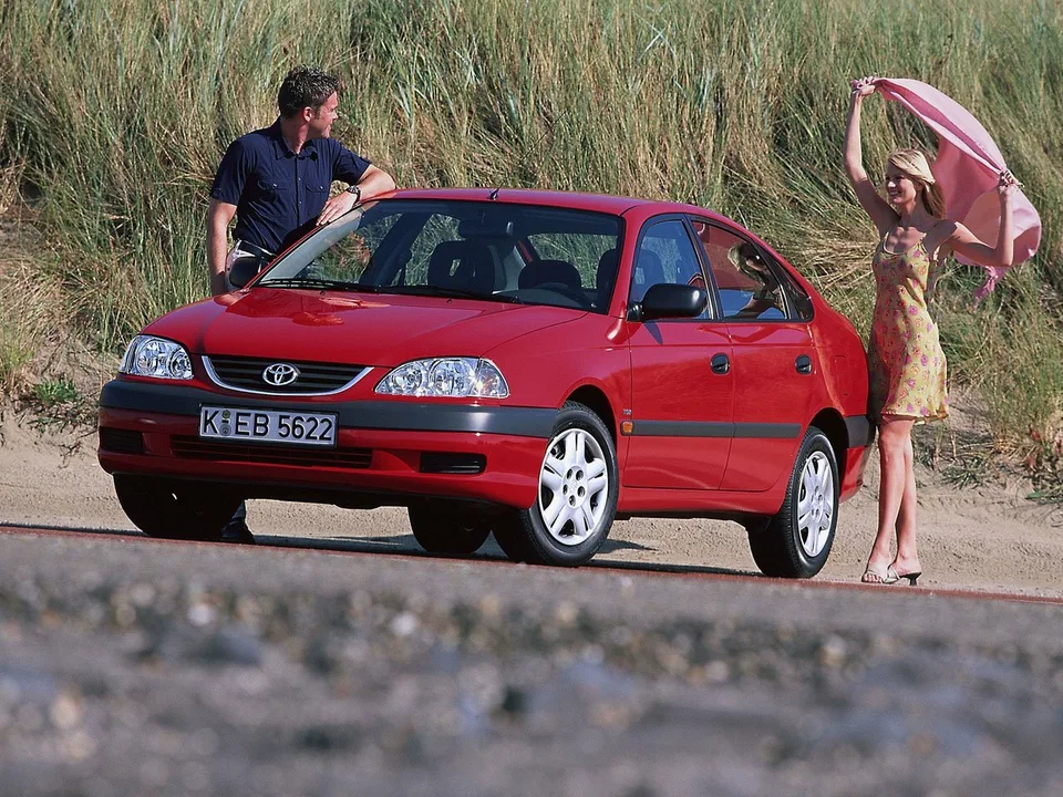 Toyota Avensis, 1 поколение, T220, рестайлинг, Лифтбек