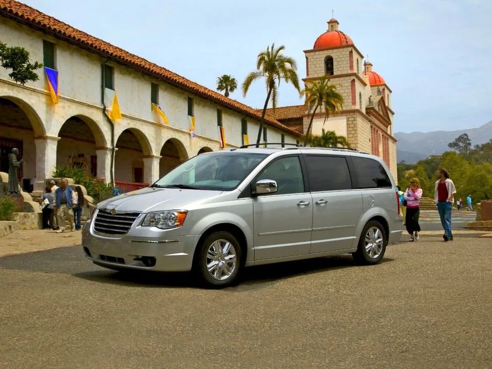 Chrysler Town & Country, V, Минивэн