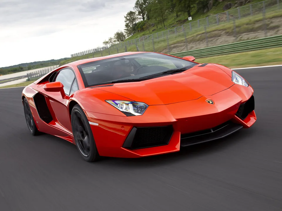Lamborghini Aventador, Generation 1, Coupe