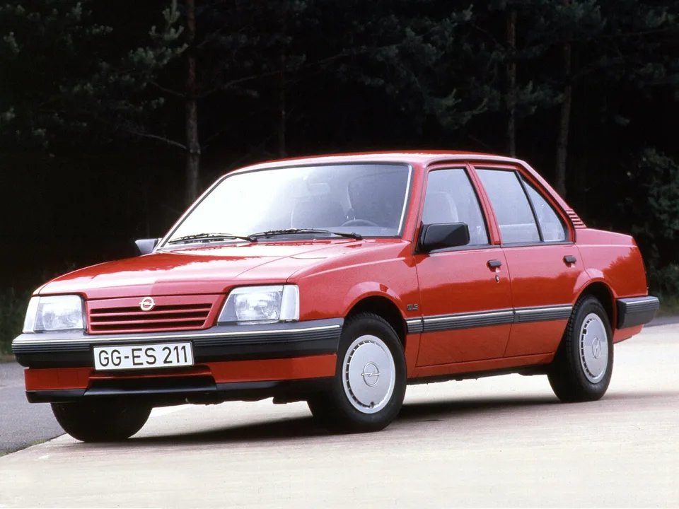 Opel Ascona, C, Sedan