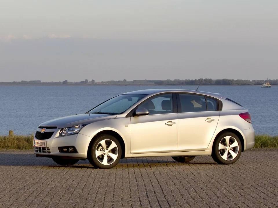 Chevrolet Cruze, Generation 1, J300, 5-door hatchback