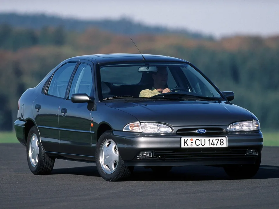 Ford Mondeo, Generation 1, 1, Liftback