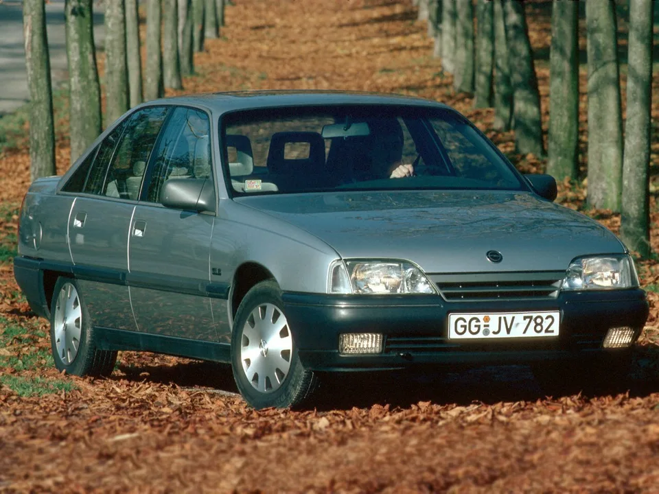Opel Omega, A, Sedan