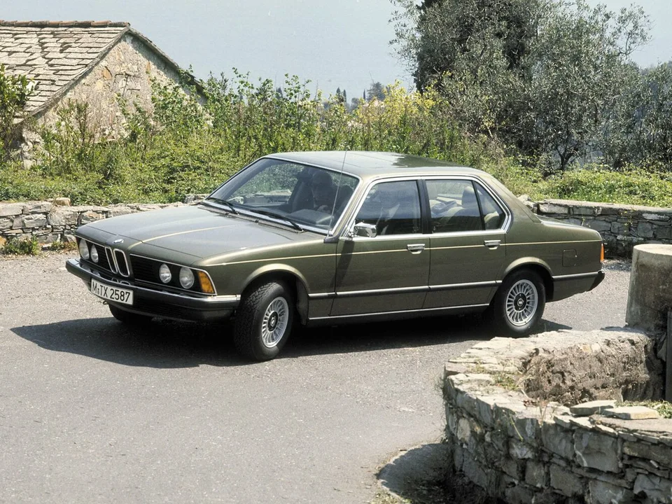 BMW 7 серии, I (E23), Седан