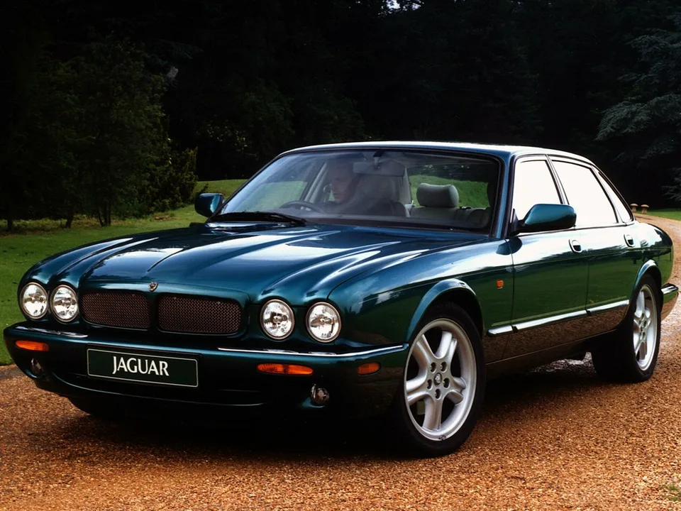 Jaguar XJR, II (X300), Sedan
