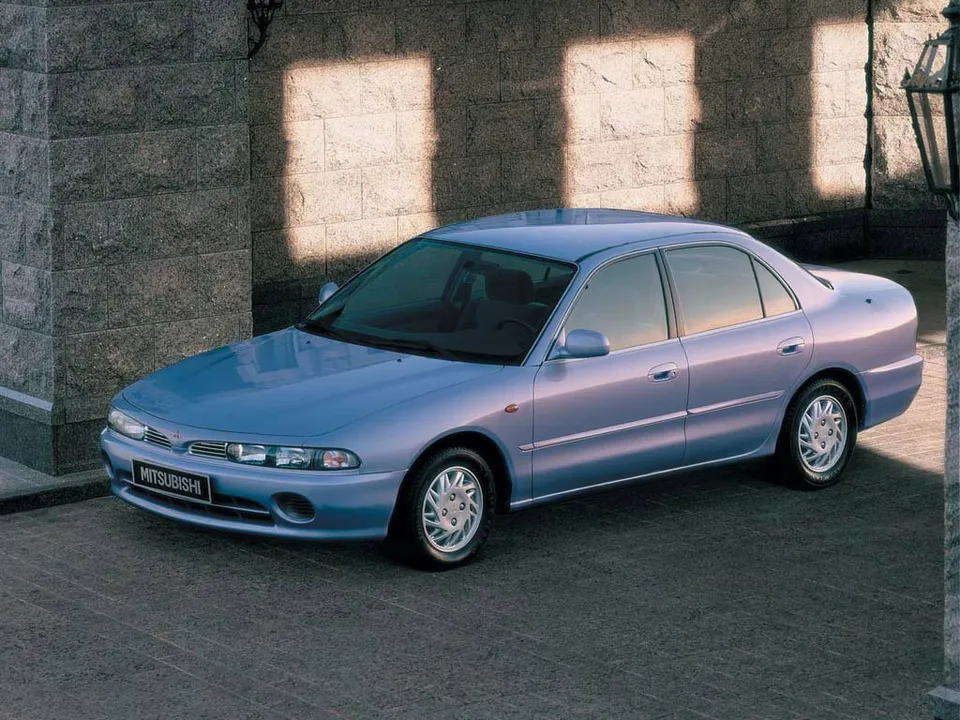 Mitsubishi Galant, Generation 7, Sedan