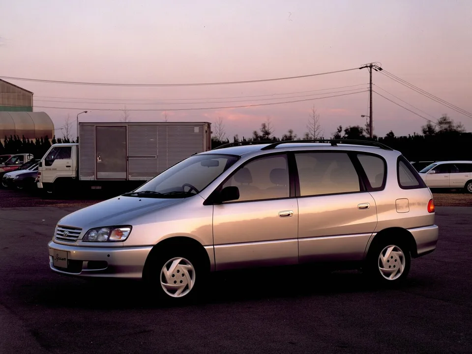 Toyota Ipsum, I (M10), Компактвэн