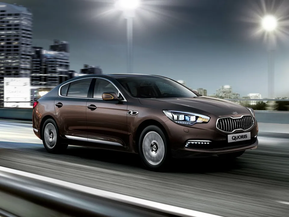 Kia Quoris, Generation 1, Sedan