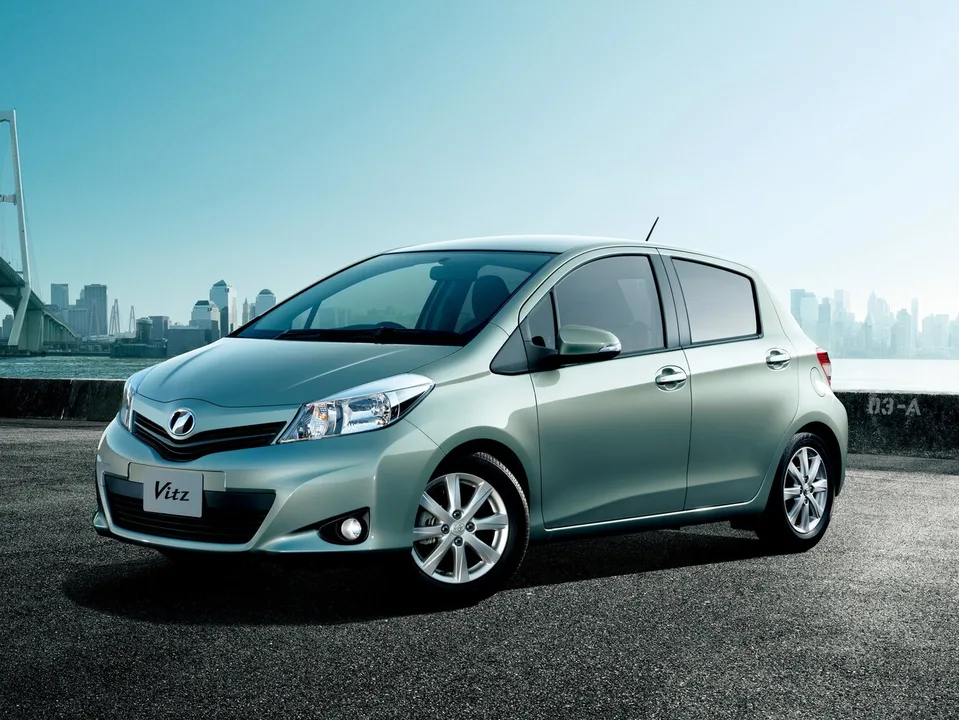 Toyota Vitz, 3 поколение, XP130, Хэтчбек, 5 дверей