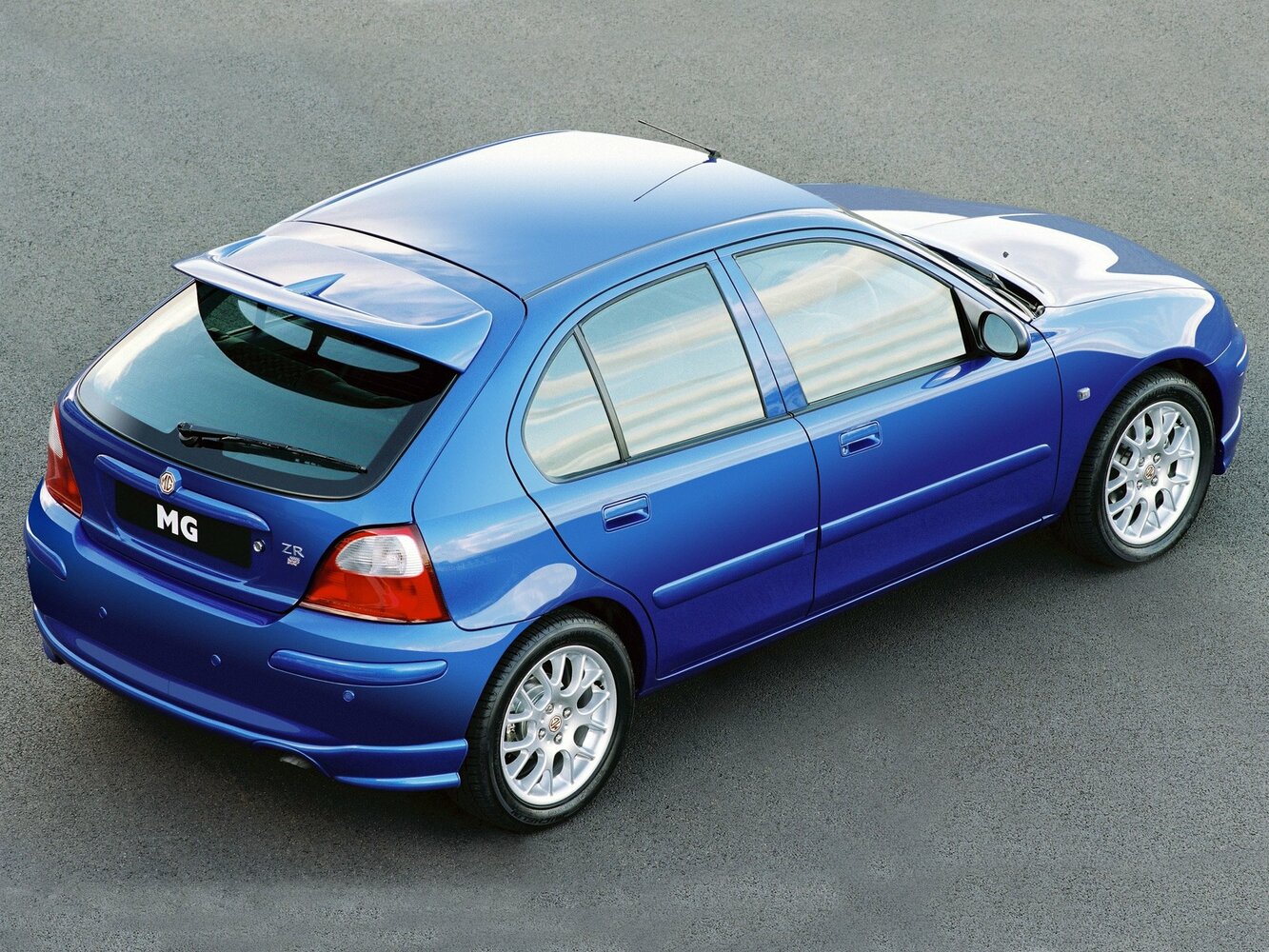 MG ZR, , 2001–2005, Хэтчбек 5 дв.: Вид сзади в три четверти