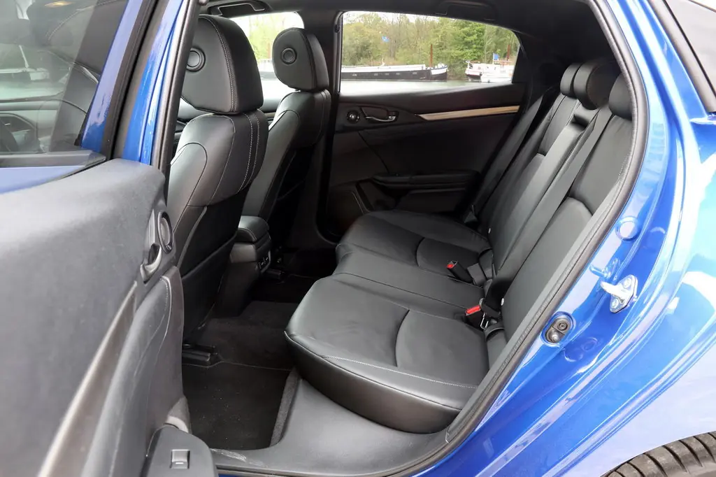 Honda Civic, 10 поколение, FK, Хэтчбек 5 дв., Европа, 12.2016 - 11.2019: фото поколения 32