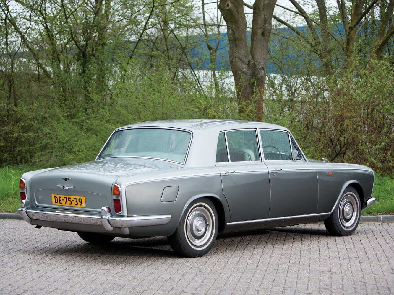 Bentley T-Series, , 1965–1980, Седан: Вид сзади в три четверти